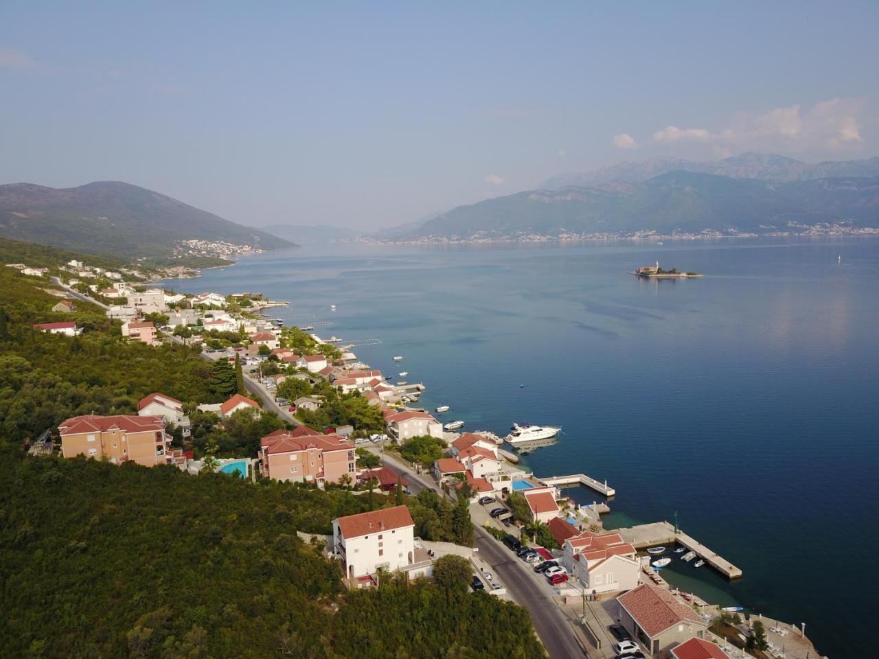 Franovic Apartments Тиват Екстериор снимка